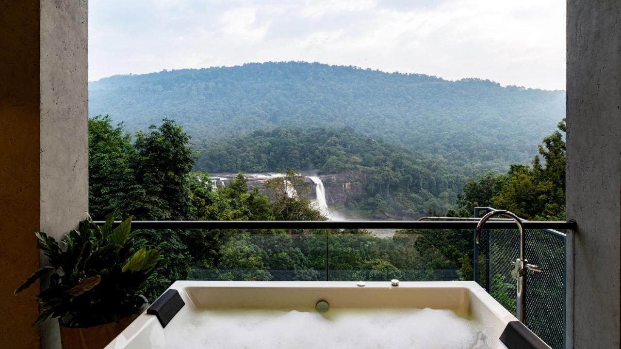 सहारा Flora Misty Falls