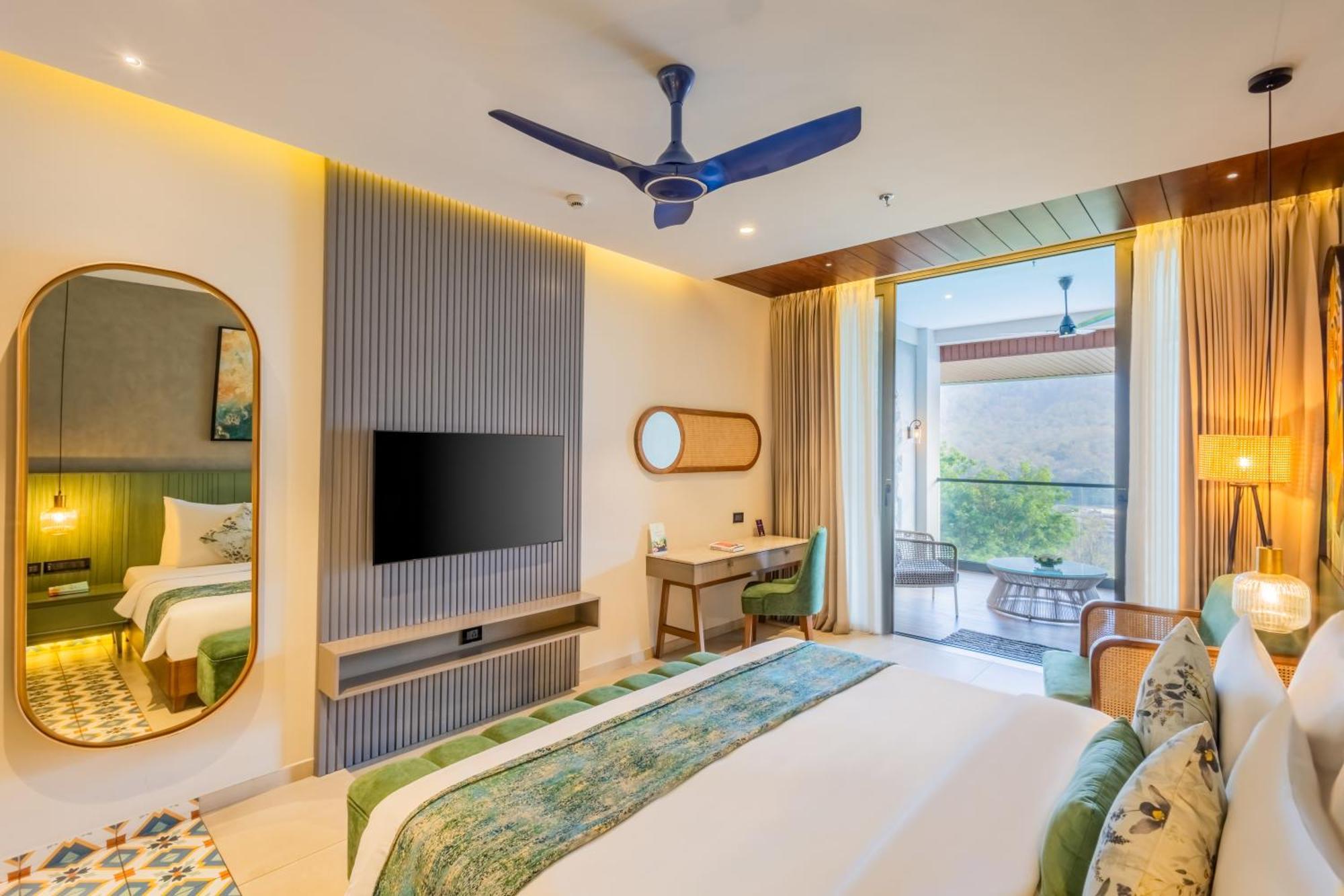 Flora Misty Falls 5* Athirappilly